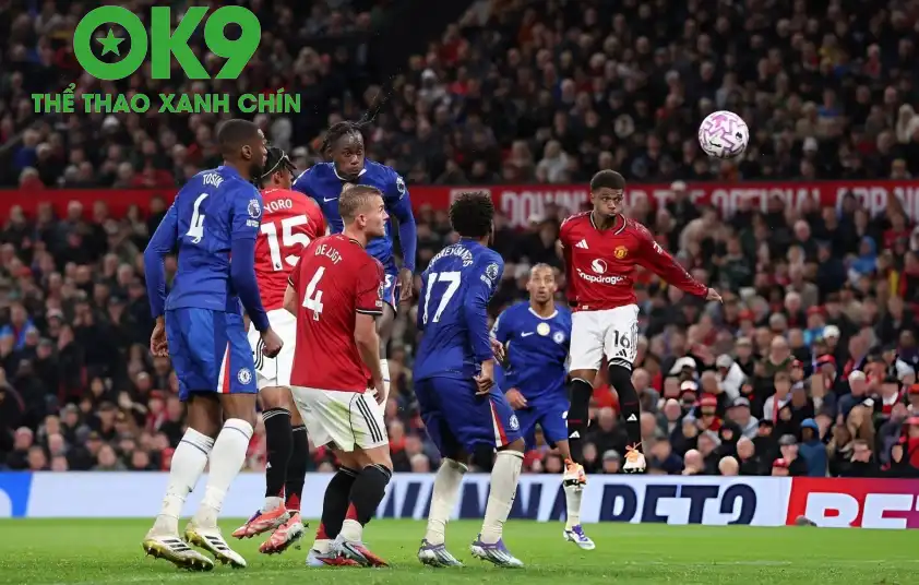 Dù rất nỗ lực, Chelsea chỉ có thể gỡ 1 bàn nhờ công của Chalobah (Ảnh: GOAL)